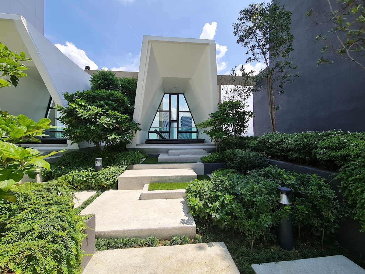 Residensi Solaris Parq: the landscaped garden and its pavilion