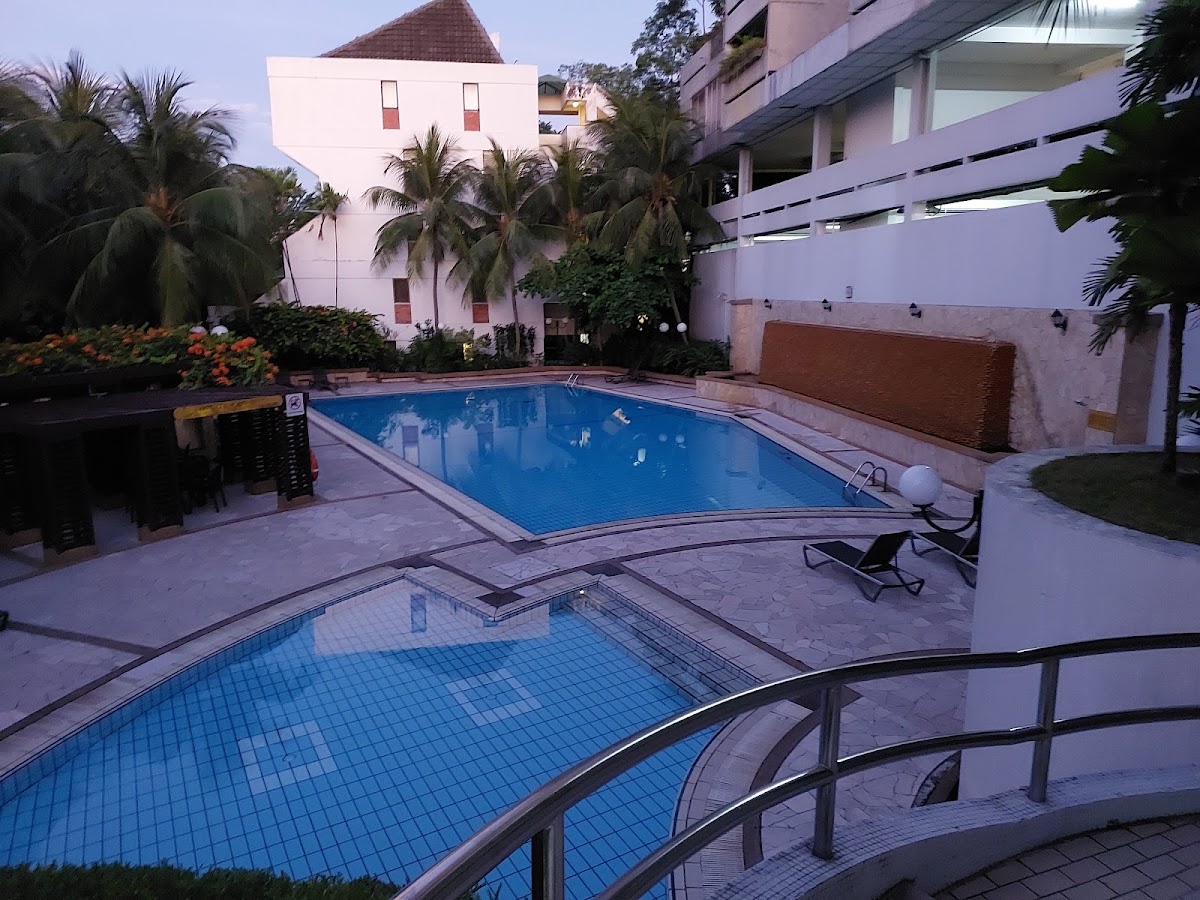Sri Wangsaria: the pool beside the low block