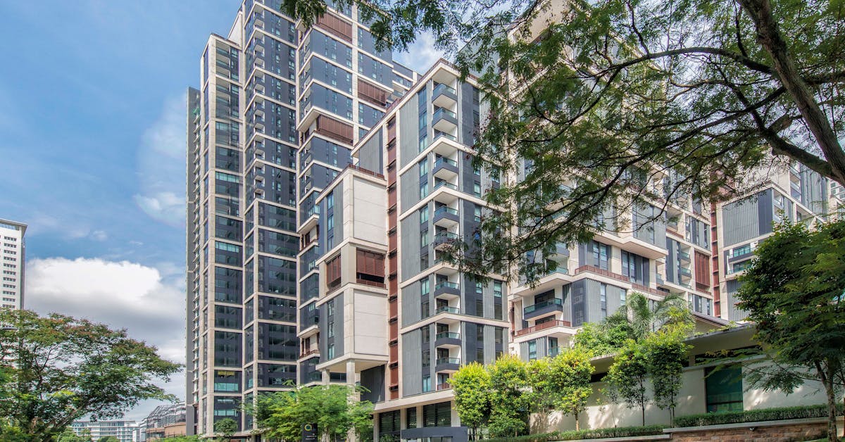Arcoris Residences: the residential towers seen through the trees