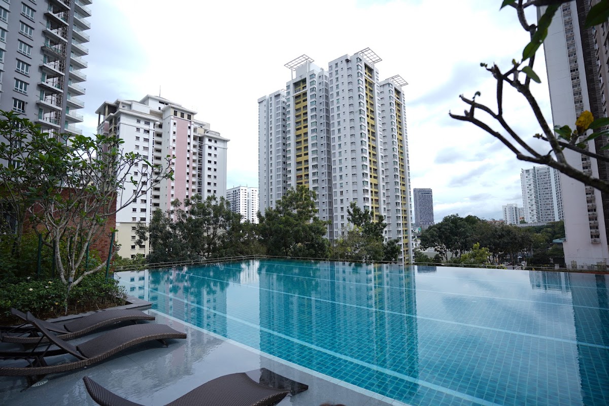 Sunway Mont Residences: the infinity pool facing the neighbouring towers