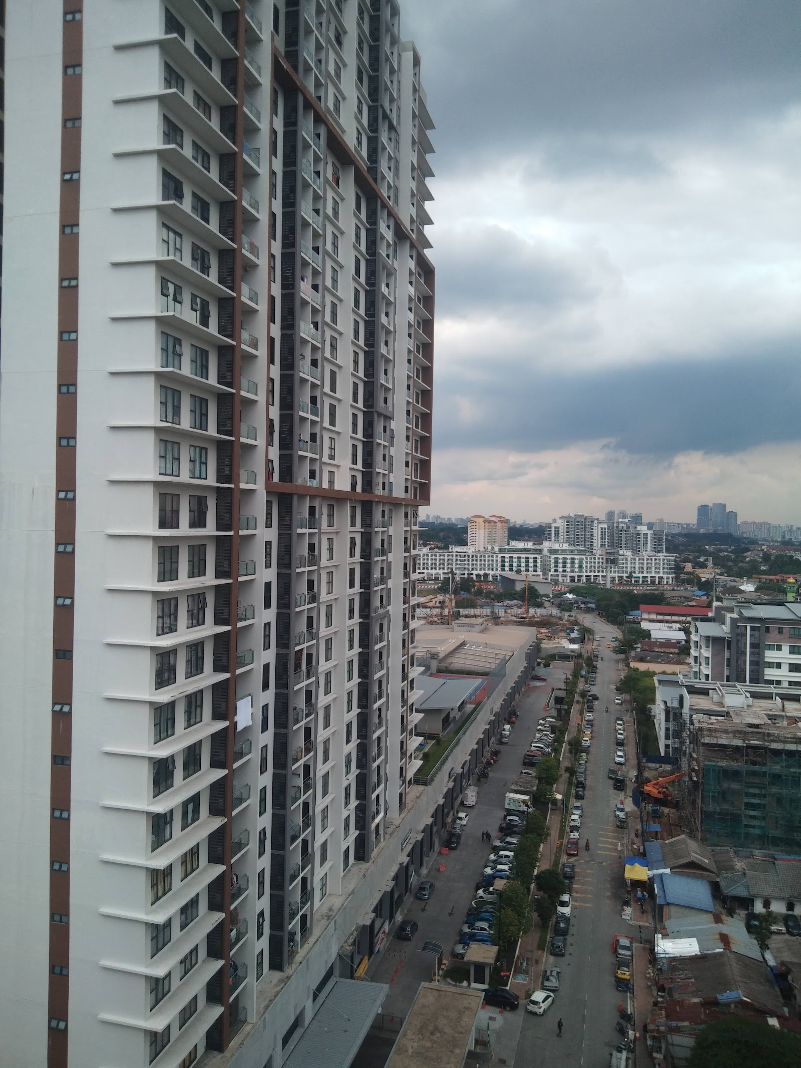 Pangsapuri Pelangi Ara: View of a high-rise residential tower facade with cityscape and street below