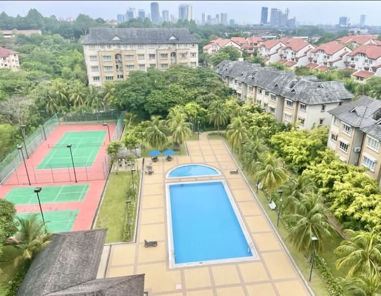 Sri TTDI: Swimming pool, tennis courts and low-rise blocks seen from above