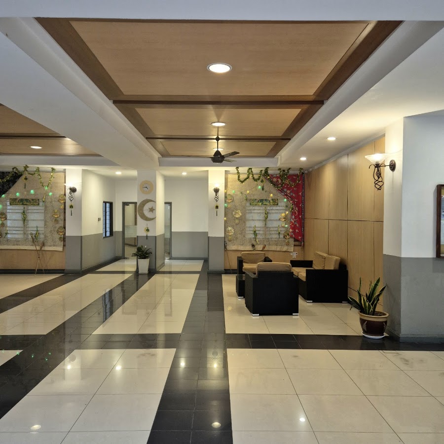 Angkupuri: the ground-floor lobby with its seating