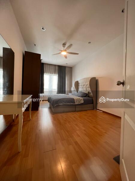 Waldorf Tower: photo