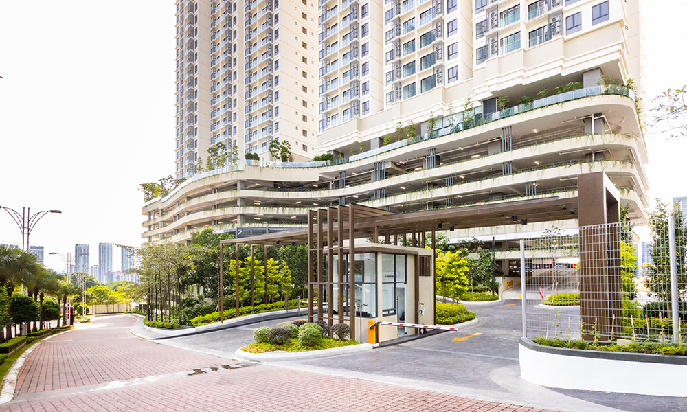 Laurel Residence: the tower and its curved podium above the guarded entrance