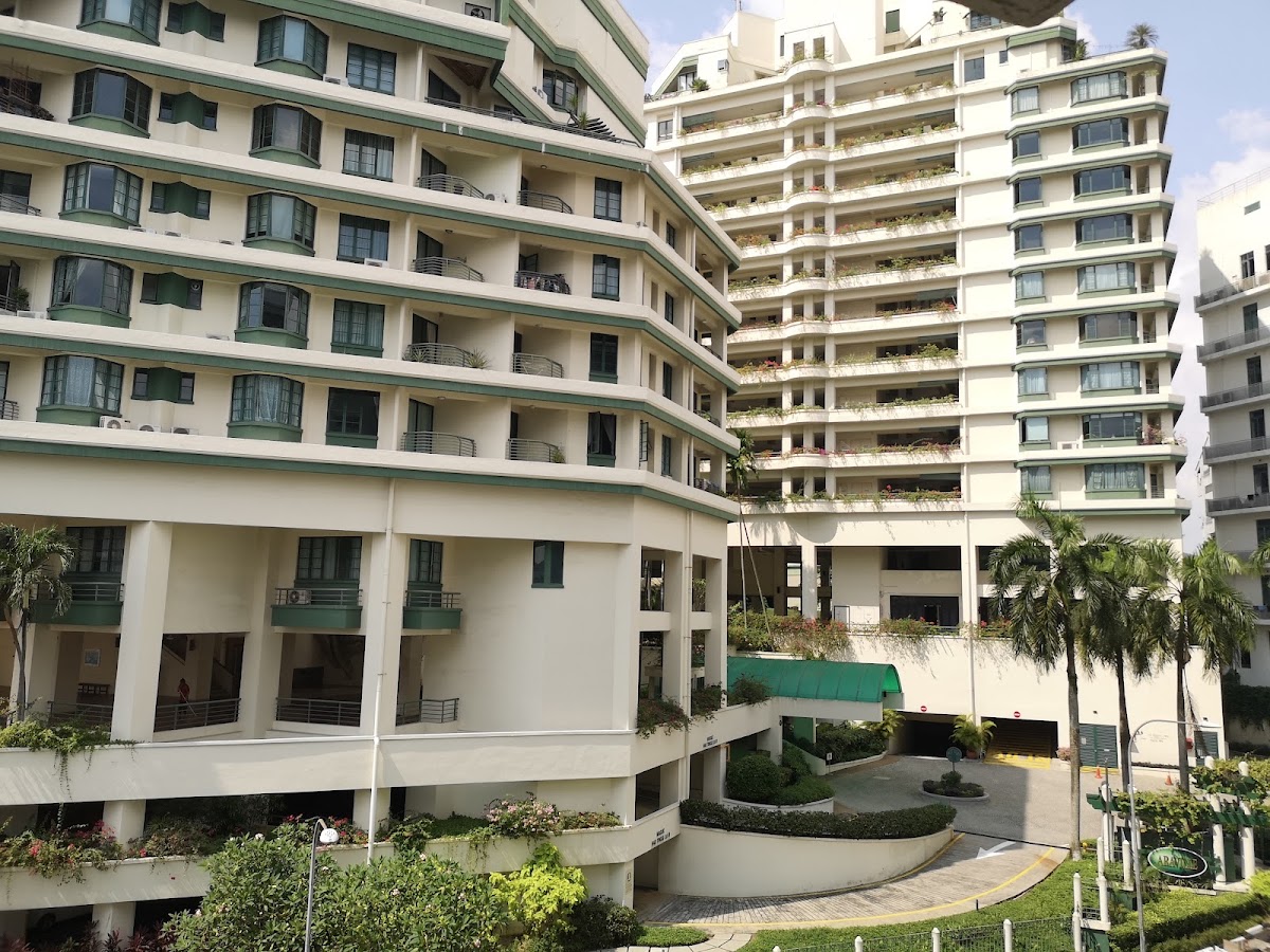 Araville: the curved blocks above the drive