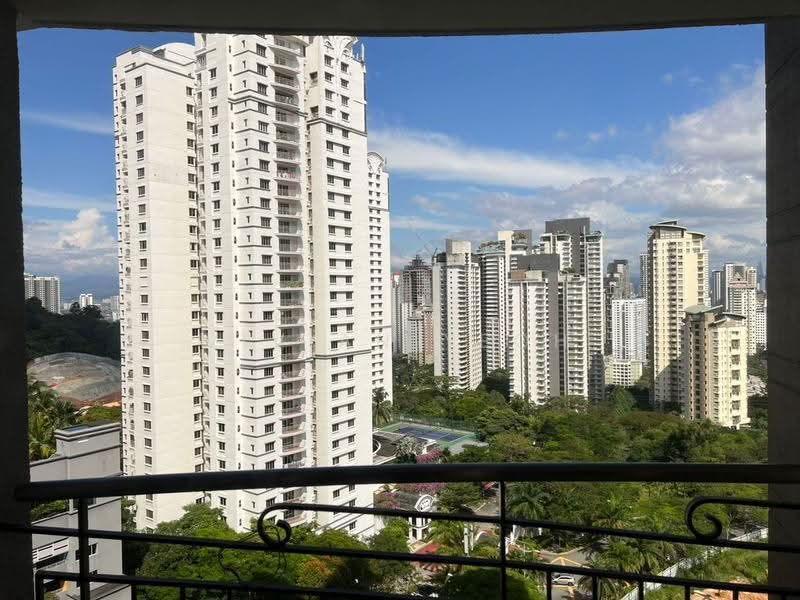 Kiaramas Cendana: View from a balcony over a high-rise tower, tennis court and treetops