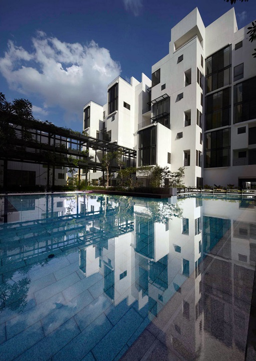 Centrio: the blocks reflected in the swimming pool