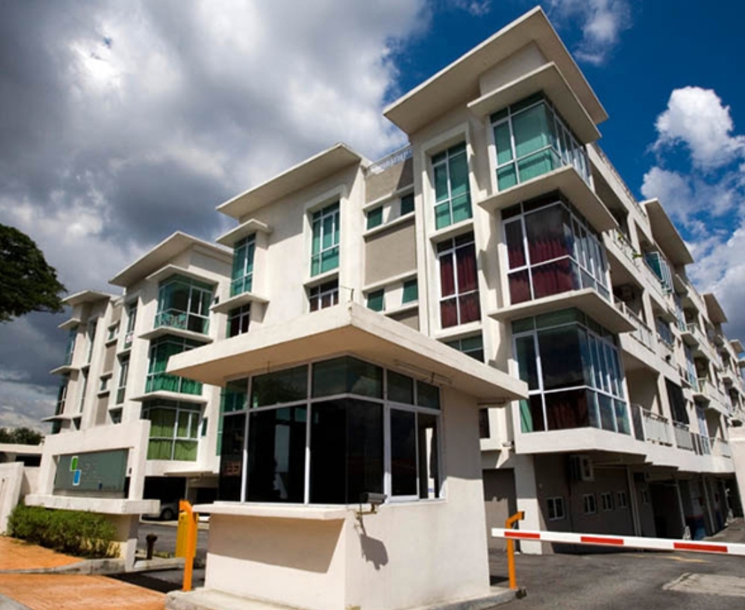 Beverly Residences BU11: a low-rise block and its guardhouse