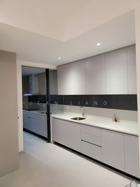 Residensi Astrea: photo