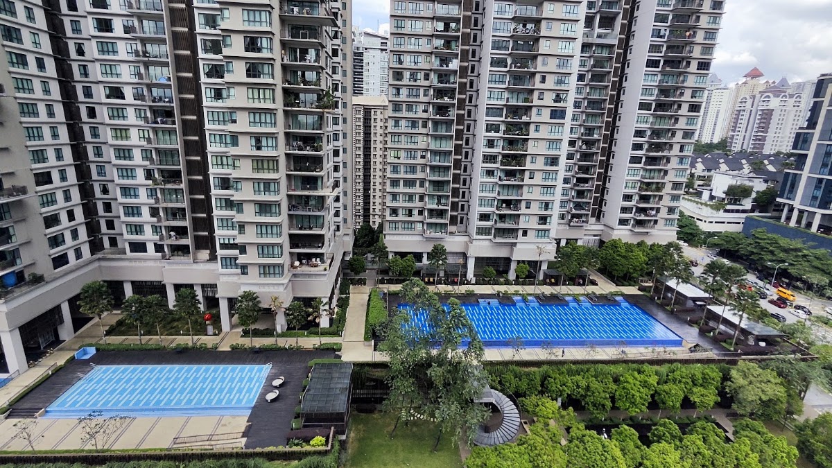 Vista Kiara: the blocks and their two pools from a high floor