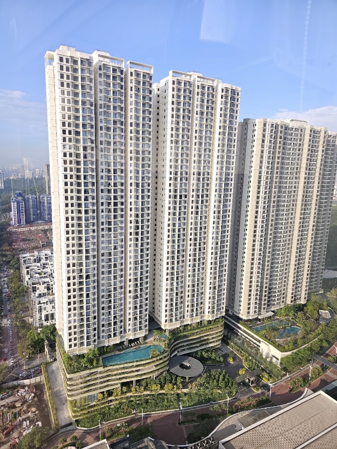 Laurel Residence: the three towers above their landscaped facilities deck
