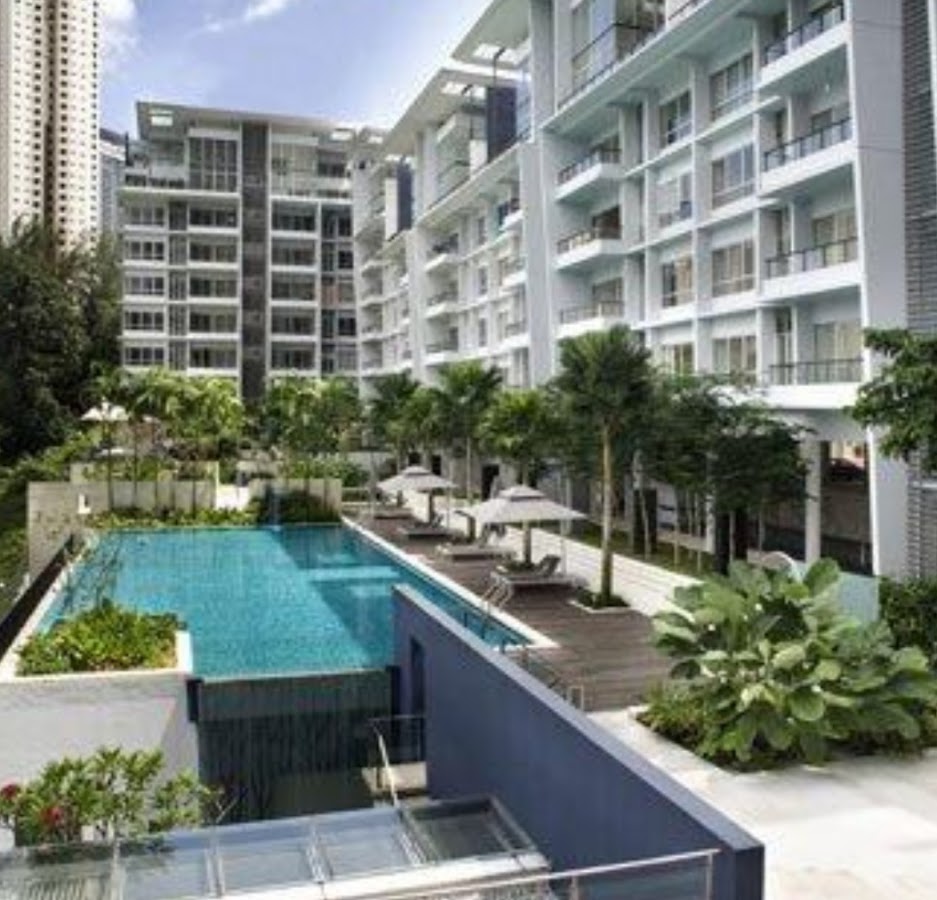 Kiara 1888: the lap pool between the blocks