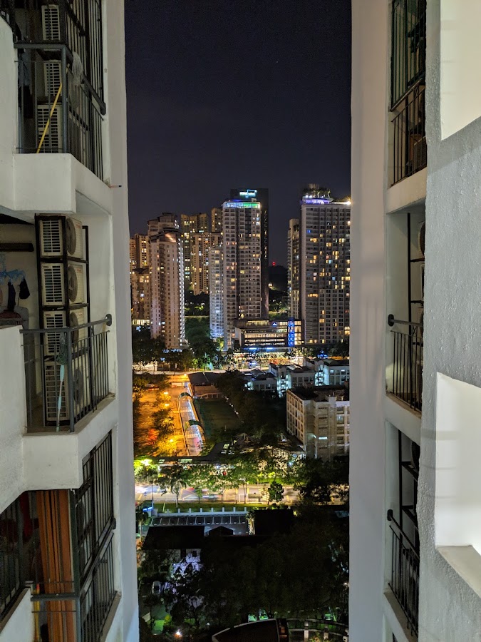 Vista Kiara: the night view between the blocks to the city