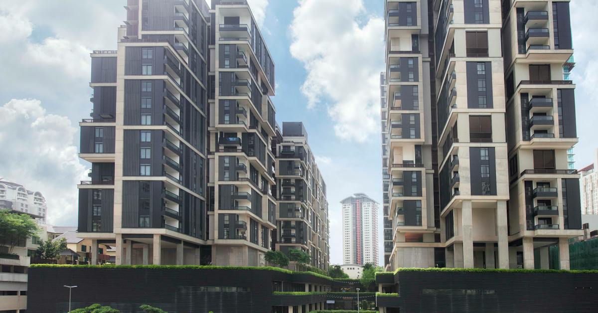 Arcoris SOHO: the SOHO blocks rising against the sky