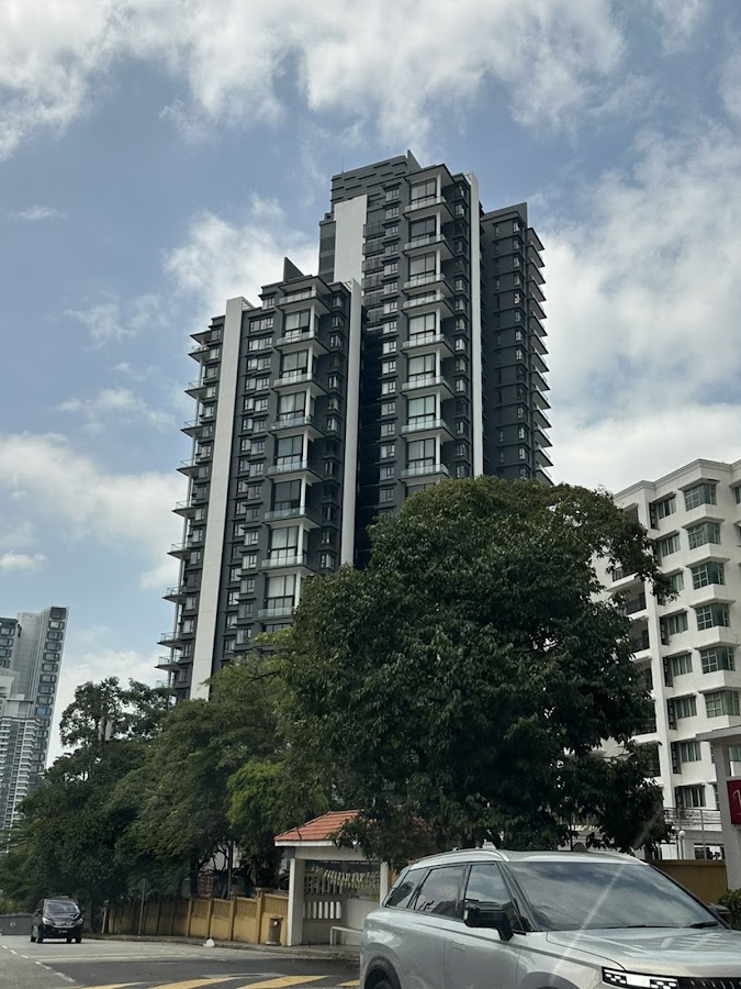 Lumina Kiara: the tower from the street
