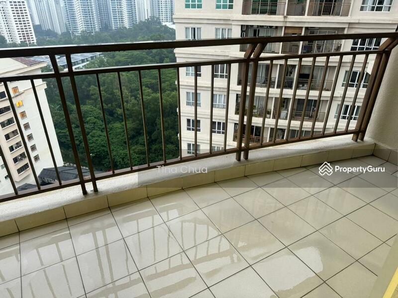 Waldorf Tower: photo
