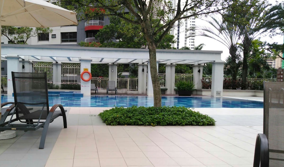 Mont Kiara Pelangi: the pool beside its pergola